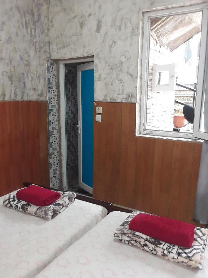 Guesthouse Qeti Batumi Exterior photo